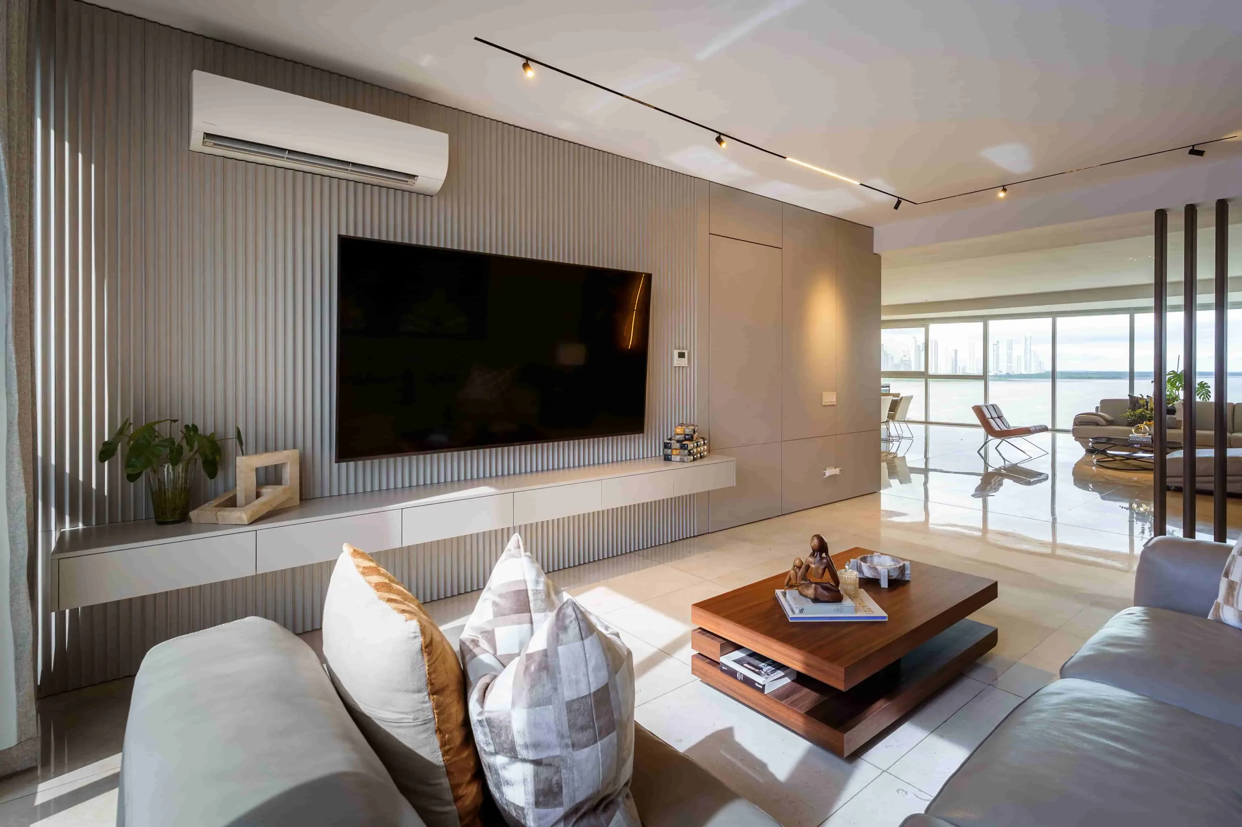 Mueble de TV a medida en sala de apartamento