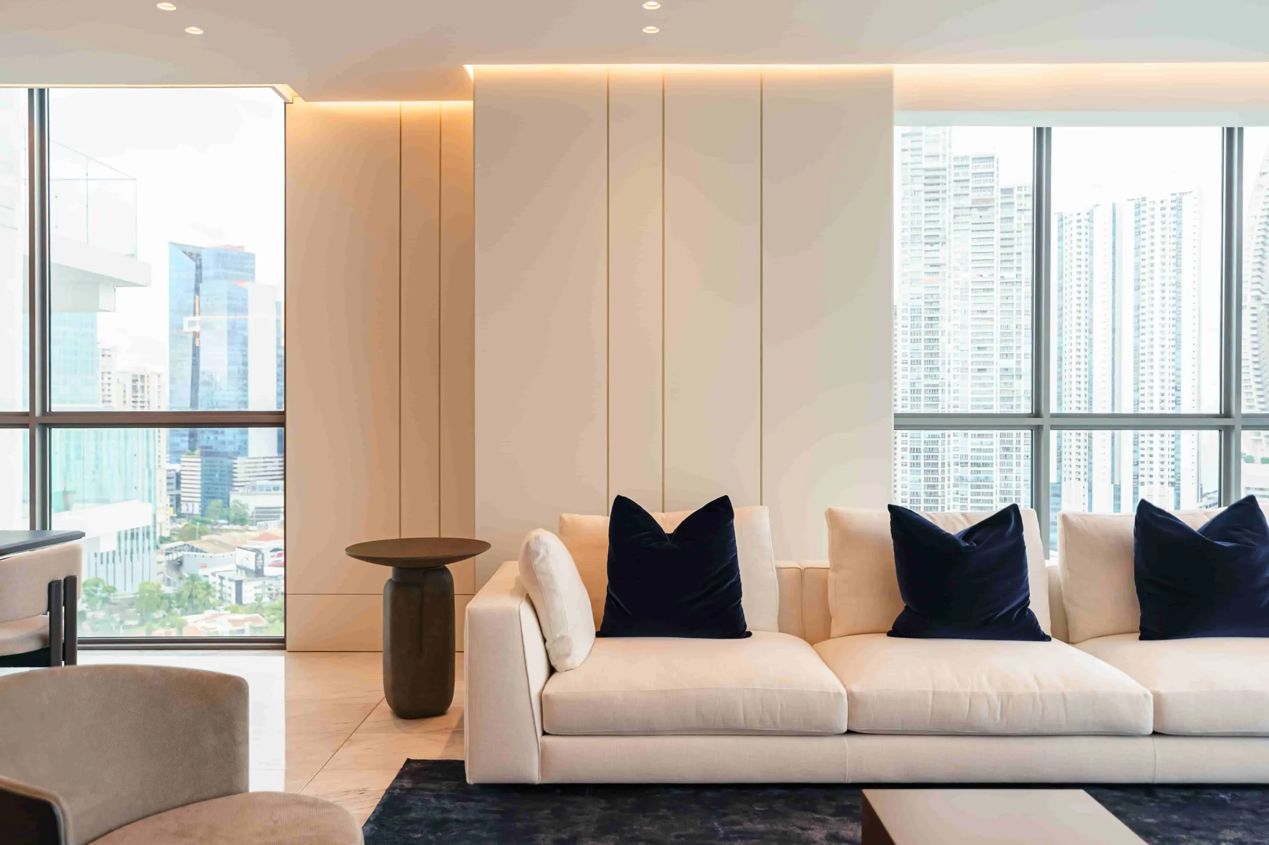 Living room with white lacquered and wood panels